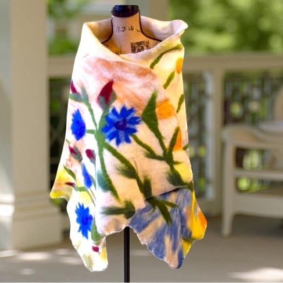 Wool Shawl-Floral Wool Wrap, Handcrafted  wool cape One Of A Kind OOAK - Picture 3 of 13